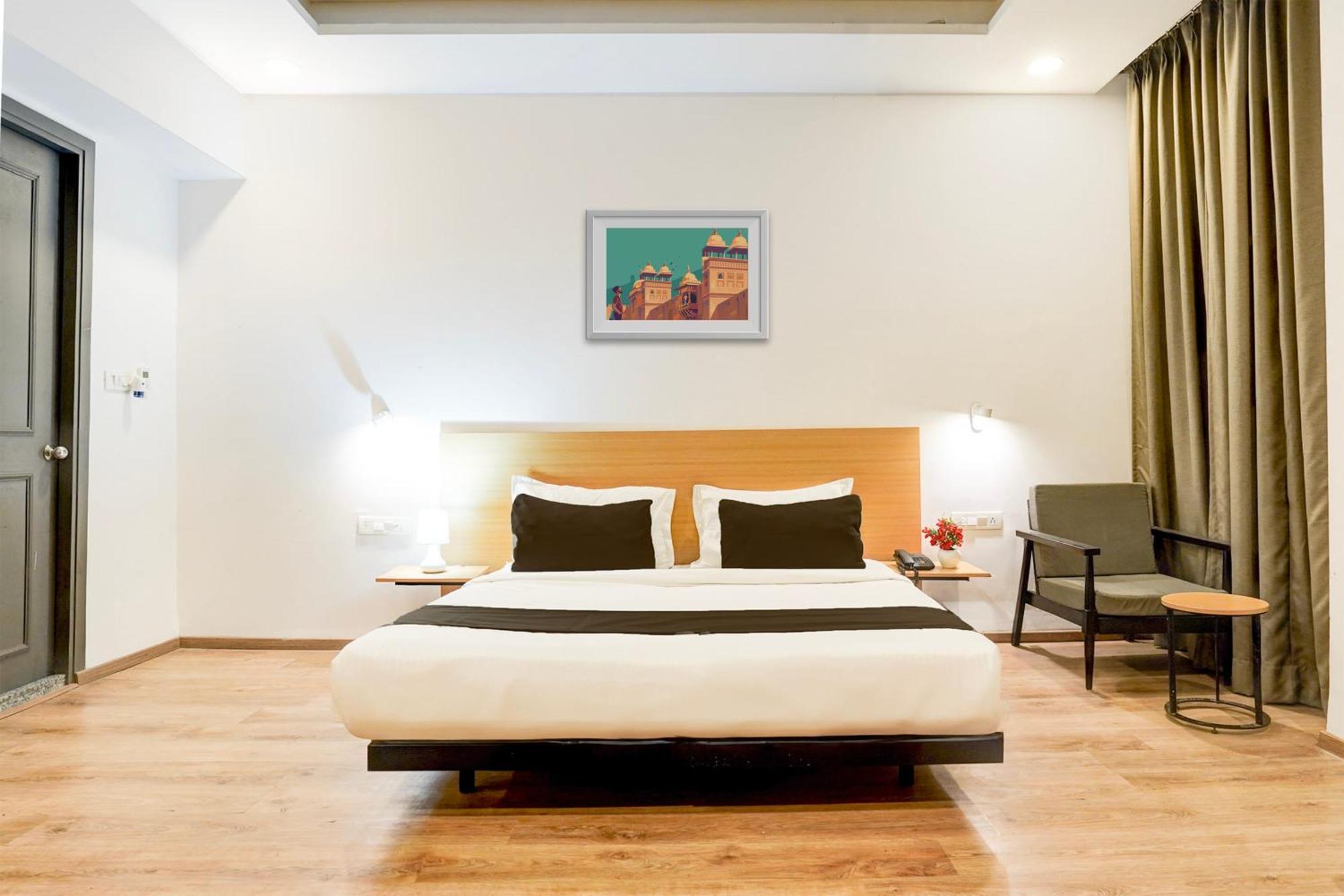 Super Townhouse Gomti Nagar Matiyari Hotel Chinhat Exterior photo