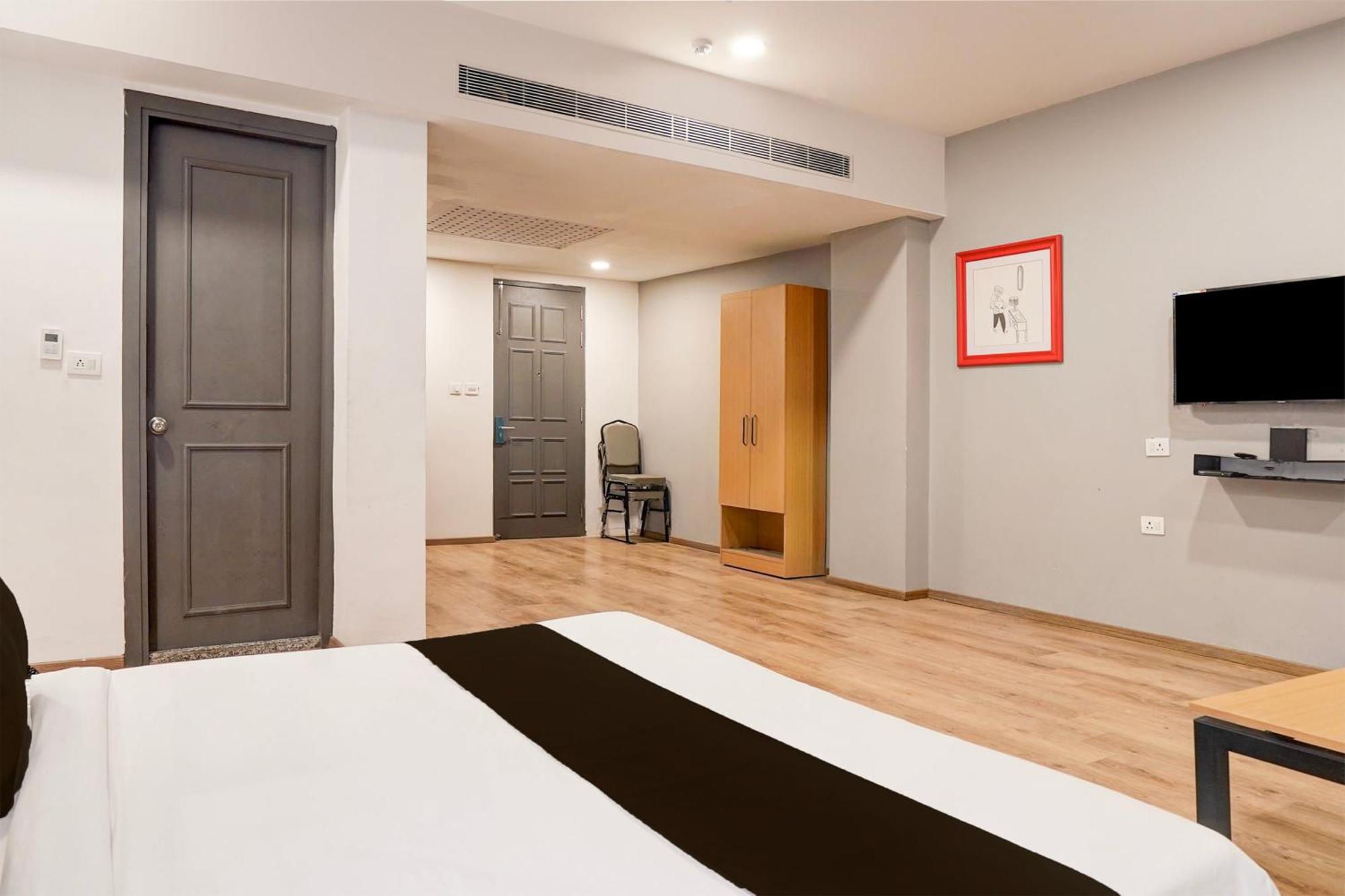 Super Townhouse Gomti Nagar Matiyari Hotel Chinhat Exterior photo