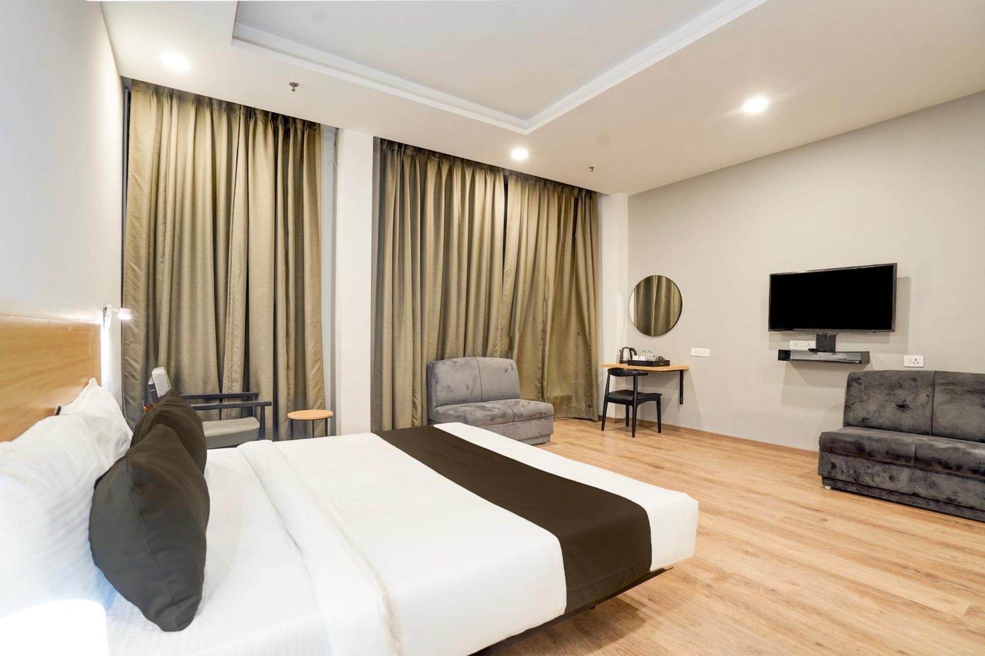 Super Townhouse Gomti Nagar Matiyari Hotel Chinhat Exterior photo