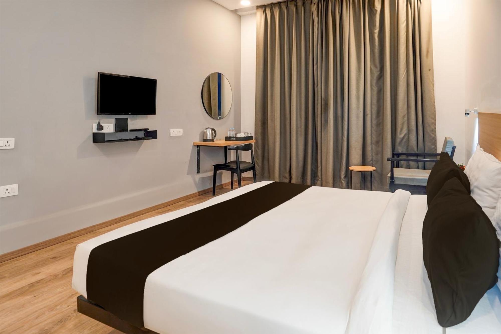 Super Townhouse Gomti Nagar Matiyari Hotel Chinhat Exterior photo
