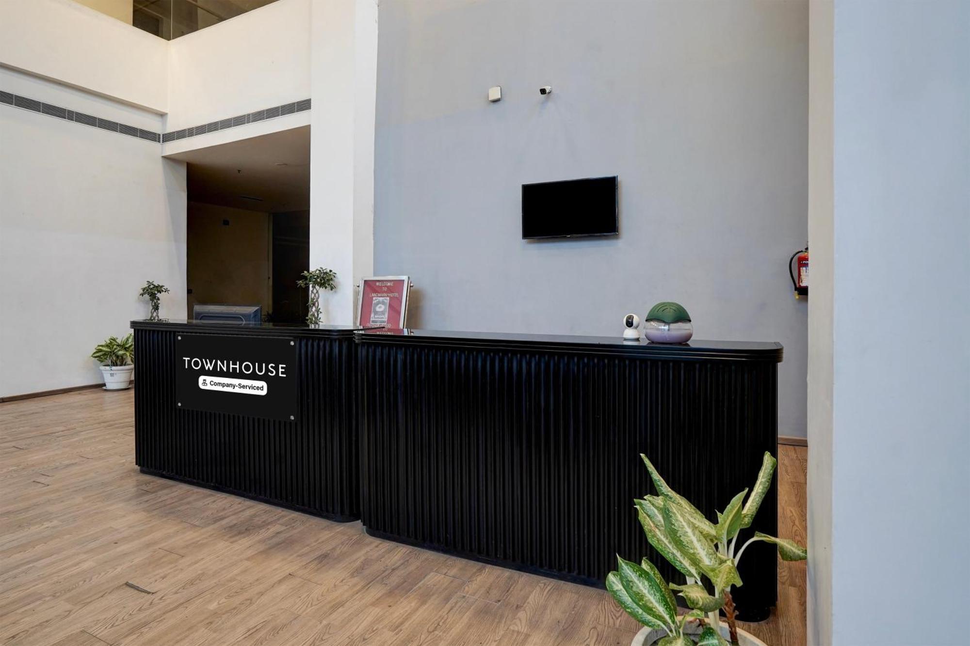 Super Townhouse Gomti Nagar Matiyari Hotel Chinhat Exterior photo