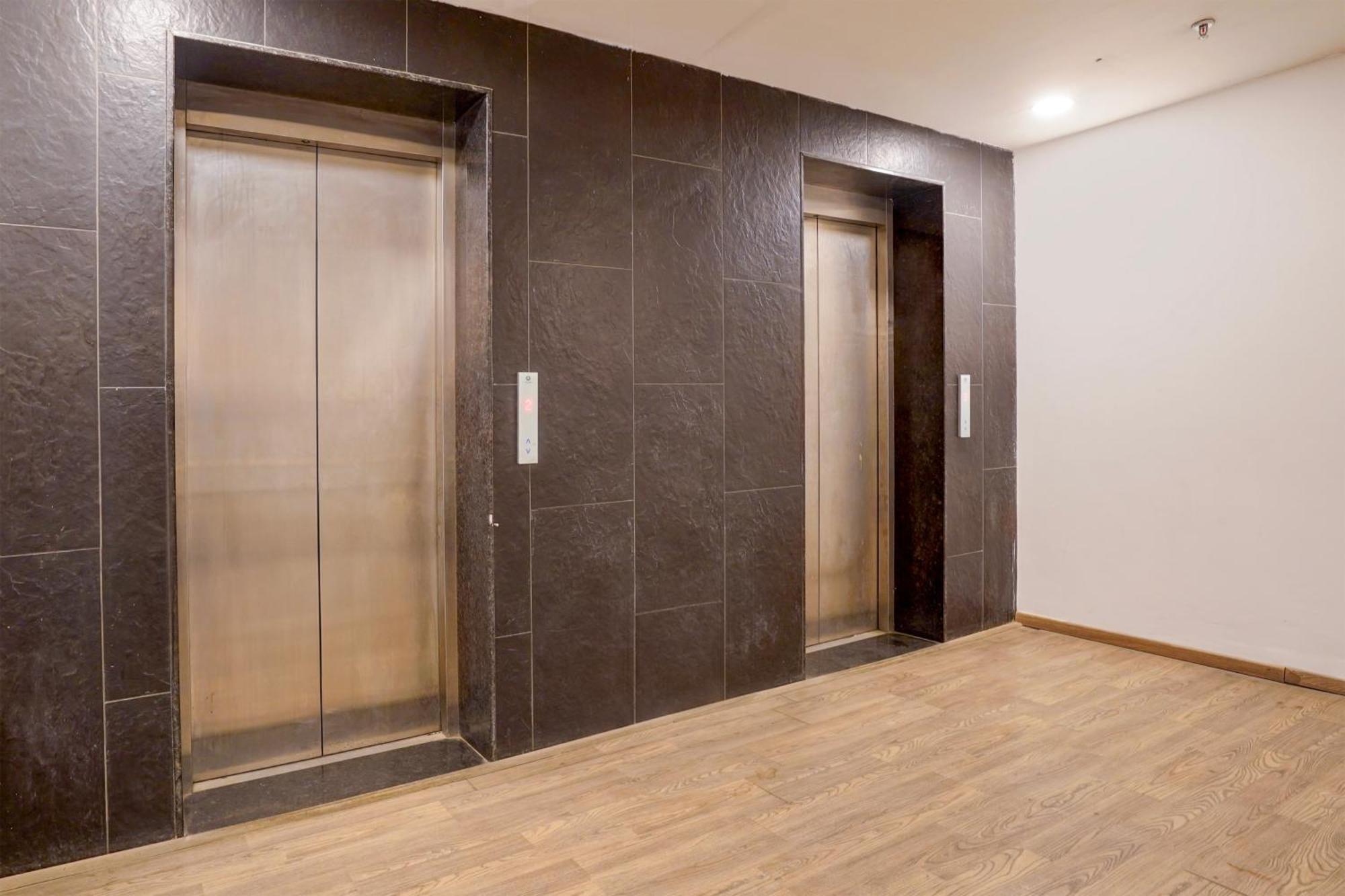 Super Townhouse Gomti Nagar Matiyari Hotel Chinhat Exterior photo