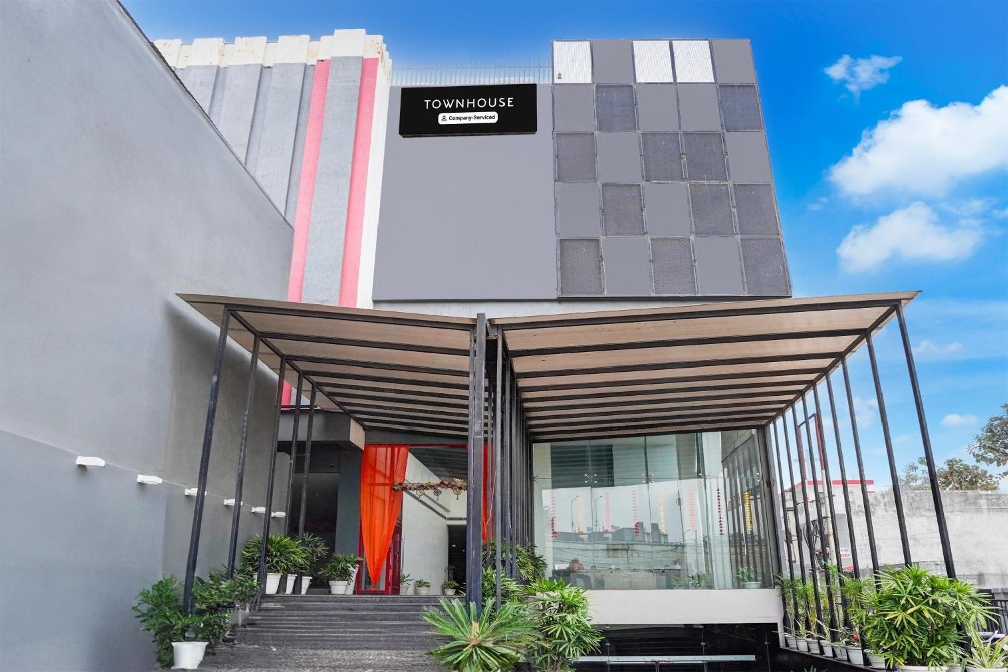 Super Townhouse Gomti Nagar Matiyari Hotel Chinhat Exterior photo